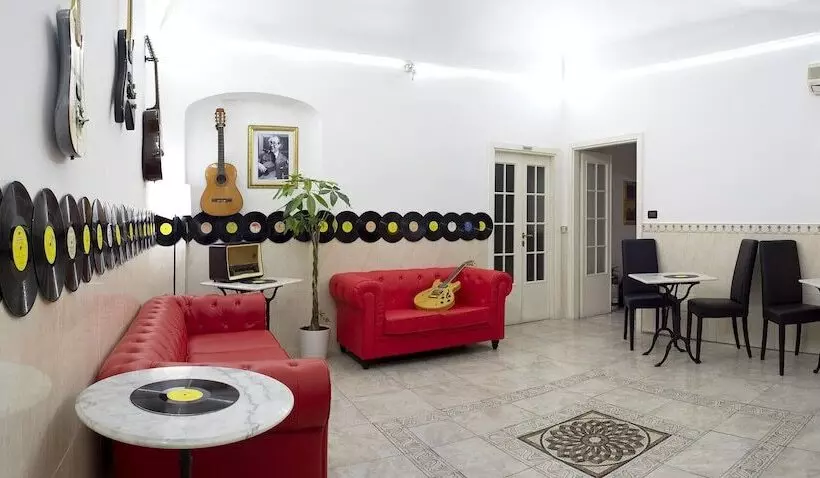 مسافرخانه Red And Blues Music Hotel Genova