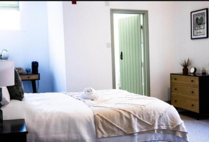 Хостел The White Hart