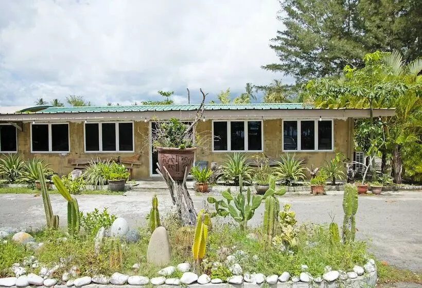 ホテル Capital O 90557 Dedsaan Beach Village