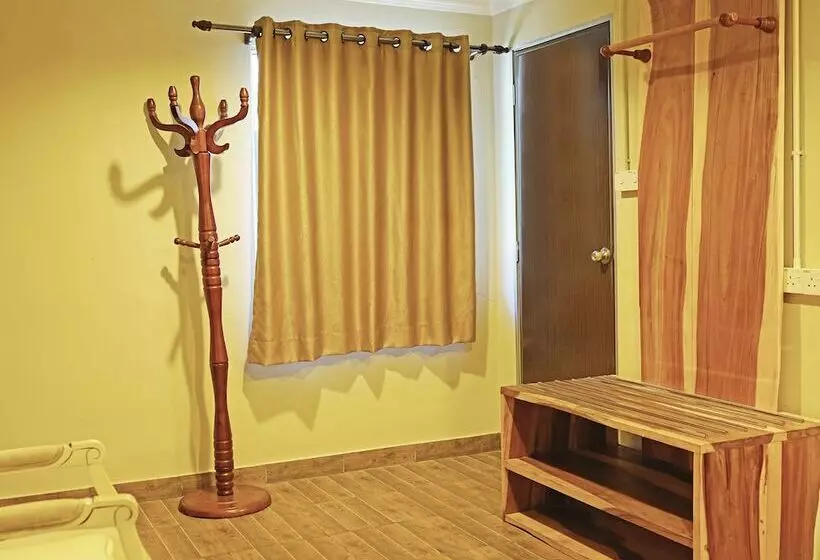 ホテル Capital O 90557 Dedsaan Beach Village