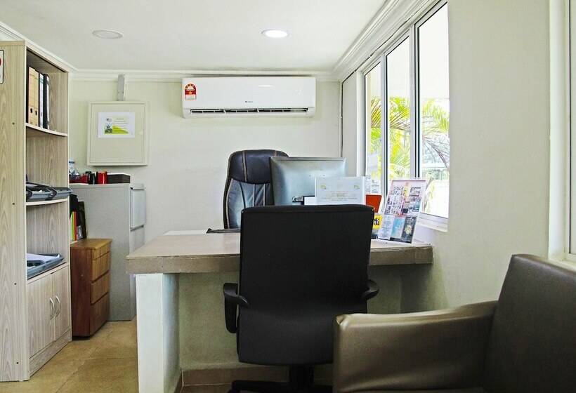 ホテル Capital O 90557 Dedsaan Beach Village