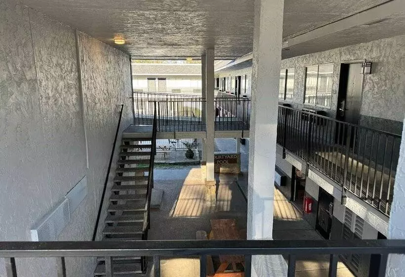 Capital O Hotel Richmond Hill/Savannah area I-95