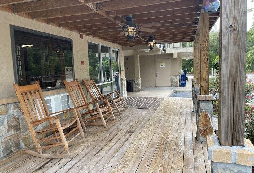 Capital O Hotel Richmond Hill/Savannah area I-95