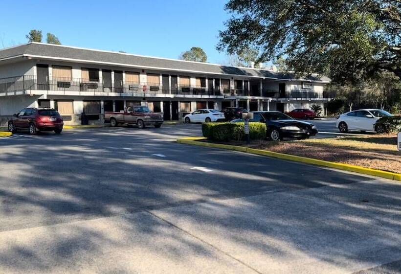 Capital O Hotel Richmond Hill/Savannah area I-95