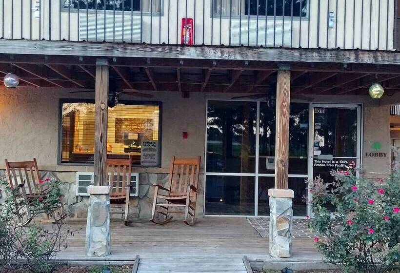 Capital O Hotel Richmond Hill/Savannah area I-95