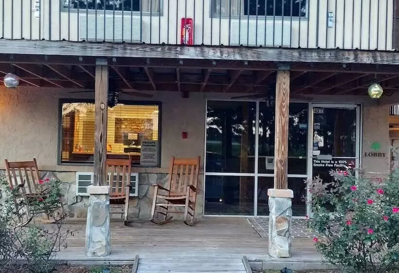 Capital O Hotel Richmond Hill/Savannah area I-95