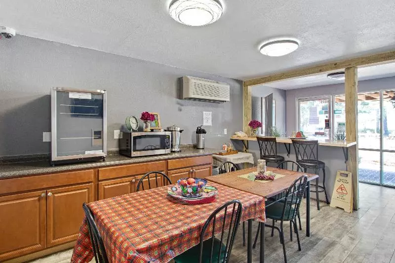 Capital O Hotel Richmond Hill/Savannah area I-95