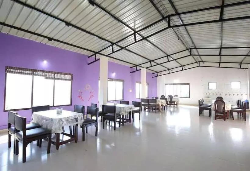 ホテル The Greenwood Resort Chikmagalur   Escape To Tranquil Mountain Views