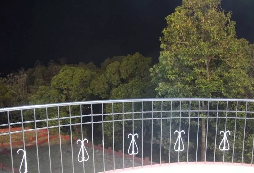 ホテル The Greenwood Resort Chikmagalur   Escape To Tranquil Mountain Views