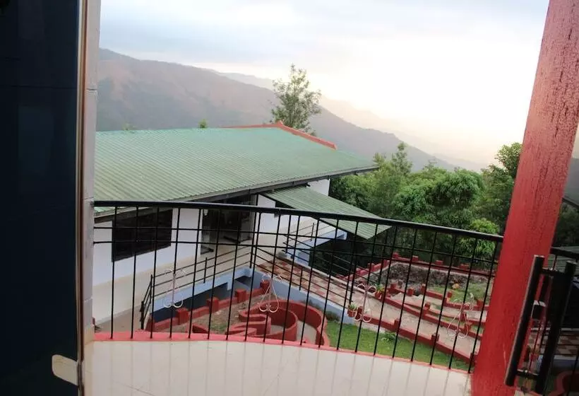 ホテル The Greenwood Resort Chikmagalur   Escape To Tranquil Mountain Views