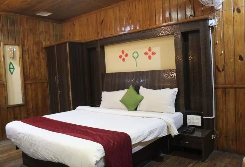ホテル The Greenwood Resort Chikmagalur   Escape To Tranquil Mountain Views