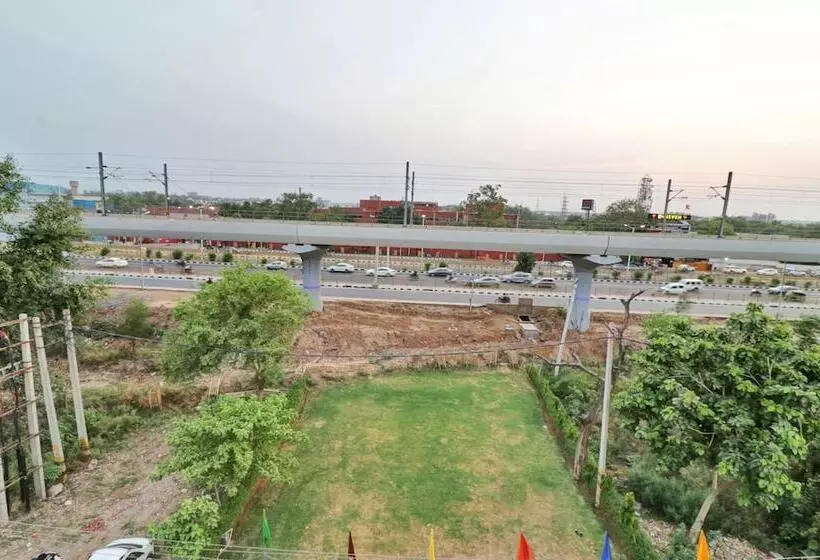 ホテル Treebo Grand Town House