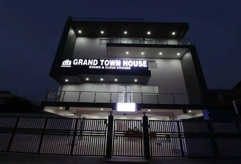ホテル Treebo Grand Town House
