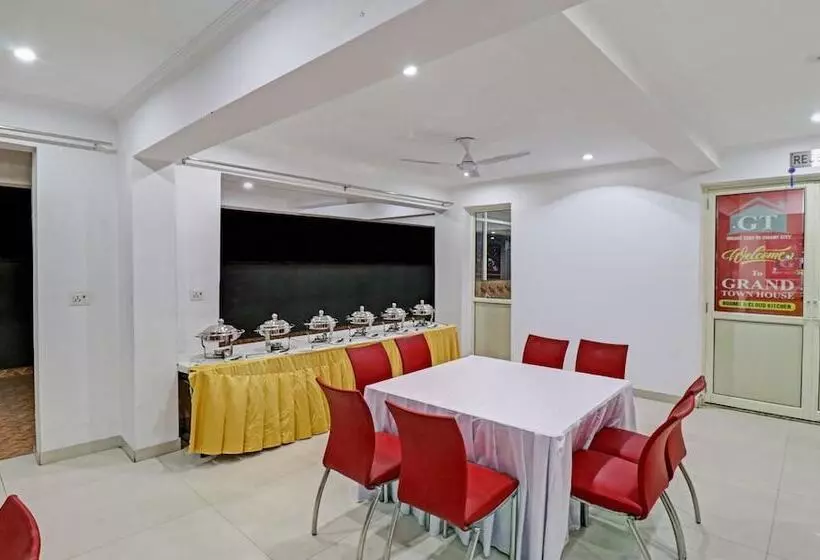 ホテル Treebo Grand Town House