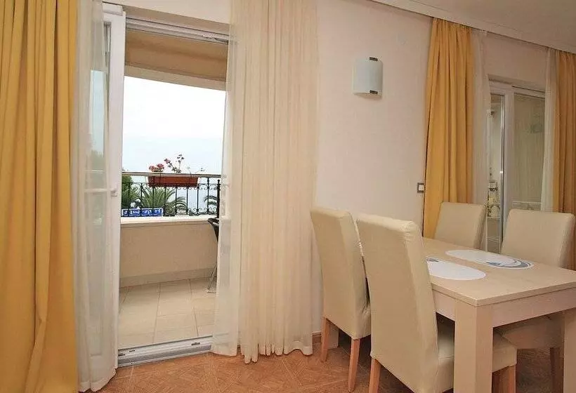 Aparthotel Natalia Podgora