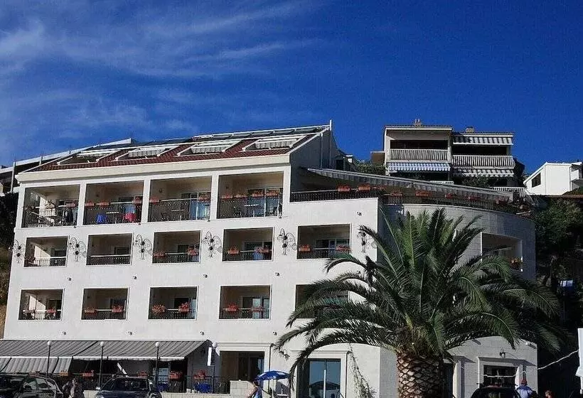 Aparthotel Natalia Podgora