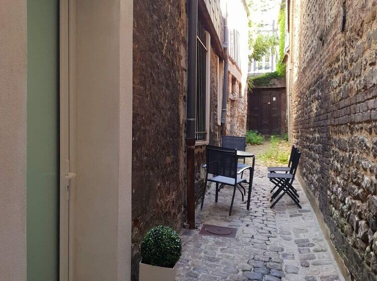 La Forteresse Jacuzzi Sauna