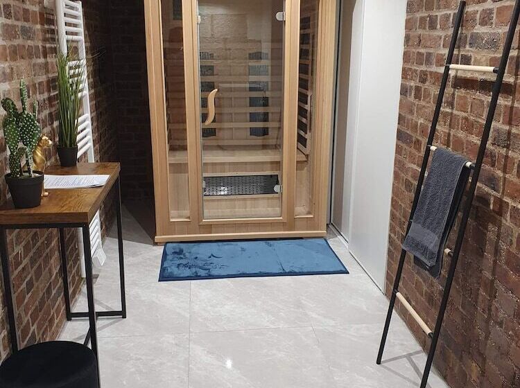 La Forteresse Jacuzzi Sauna