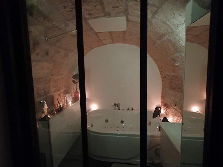 La Forteresse Jacuzzi Sauna