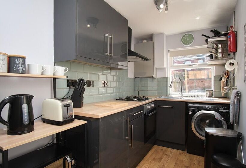 New 2bd Victorian Terraced House Loughborough