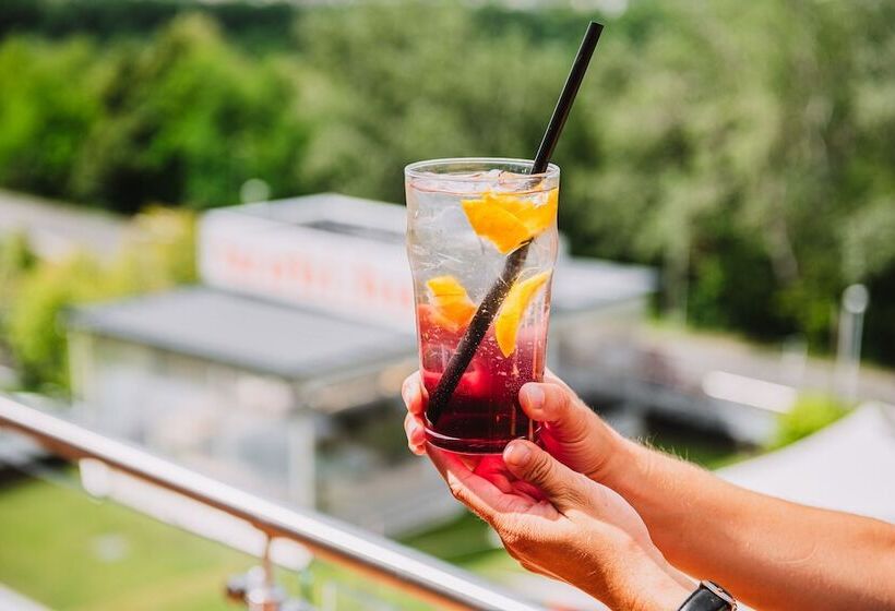 Wabi Hotel   Beauty & Dental Center