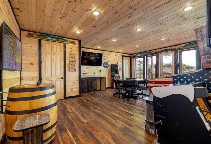 Cabin Fever 2 Bedrooms, 2 Baths, Sleeps 8 2 Cabin By Redawning