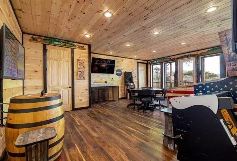 Cabin Fever   2 Bedrooms, 2 Baths, Sleeps 8 2 Cabin By Redawning