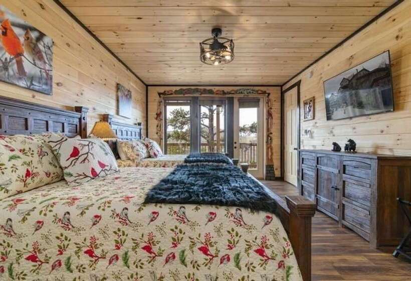 Cabin Fever 2 Bedrooms, 2 Baths, Sleeps 8 2 Cabin By Redawning