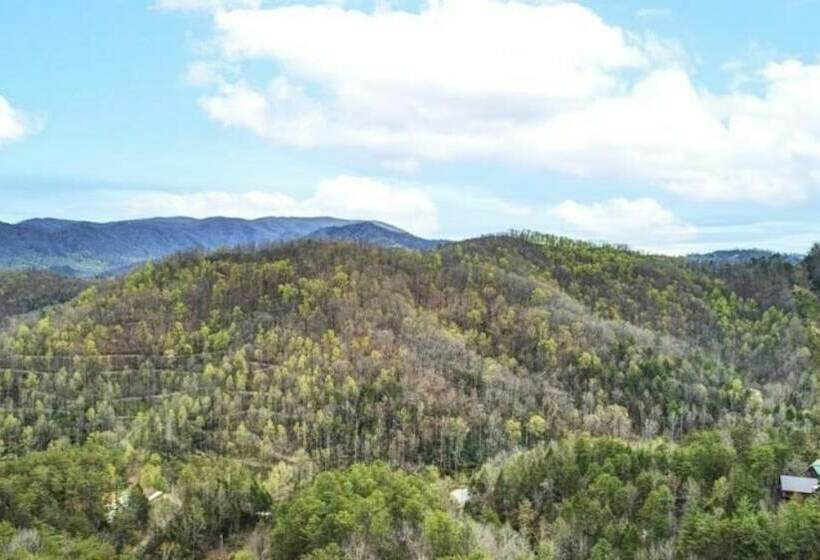 Cabin Fever 2 Bedrooms, 2 Baths, Sleeps 8 2 Cabin By Redawning