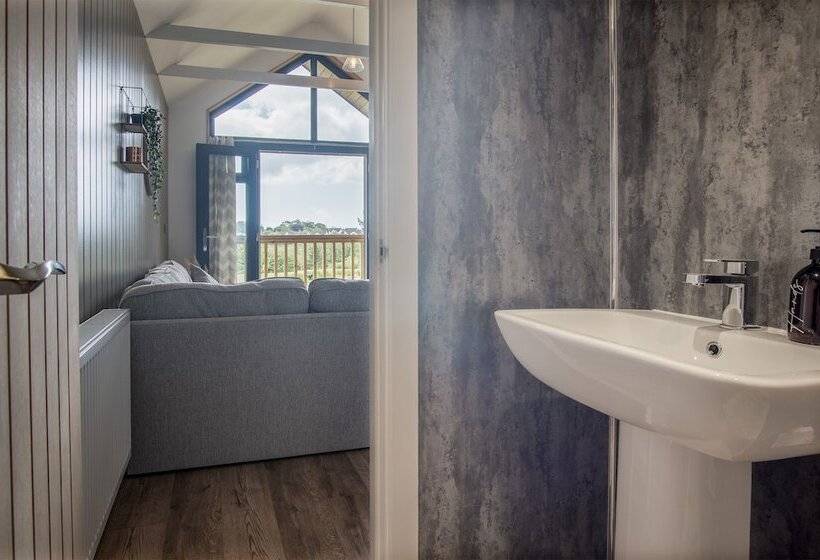 Cabin In The Woods   1 Bed   Kilgetty