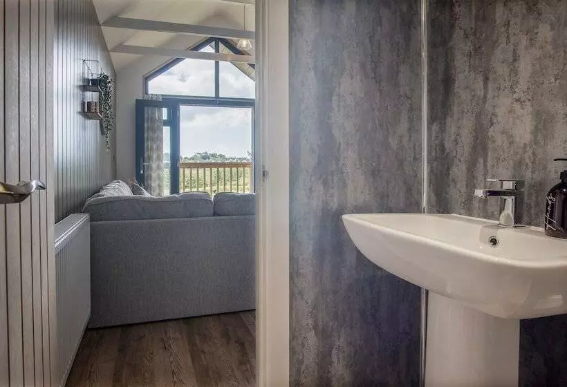 Cabin In The Woods   1 Bed   Kilgetty