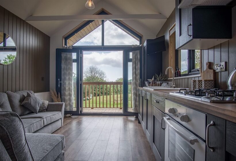 Cabin In The Woods   1 Bed   Kilgetty