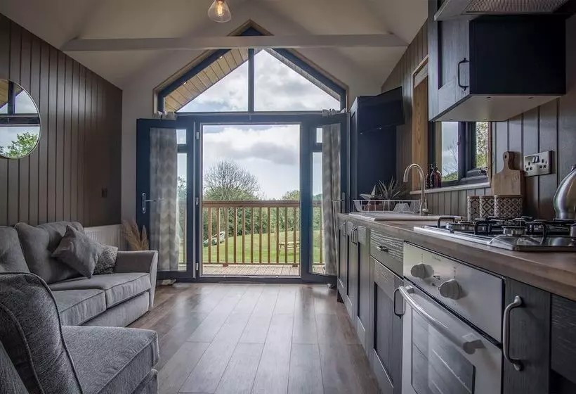 Cabin In The Woods   1 Bed   Kilgetty