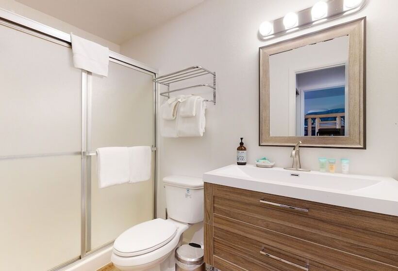 Crestview #2 Close To The Village, Near Year Round Outdoor Activities