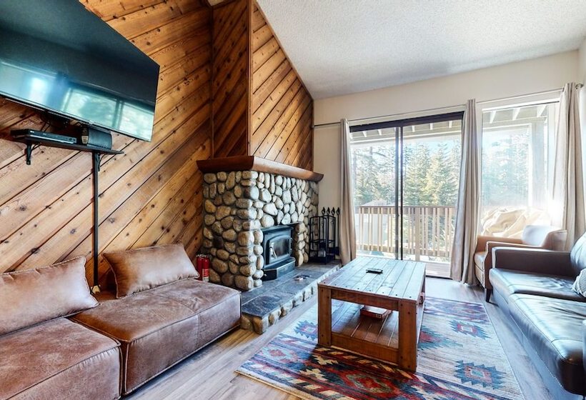 Crestview #2 Close To The Village, Near Year Round Outdoor Activities