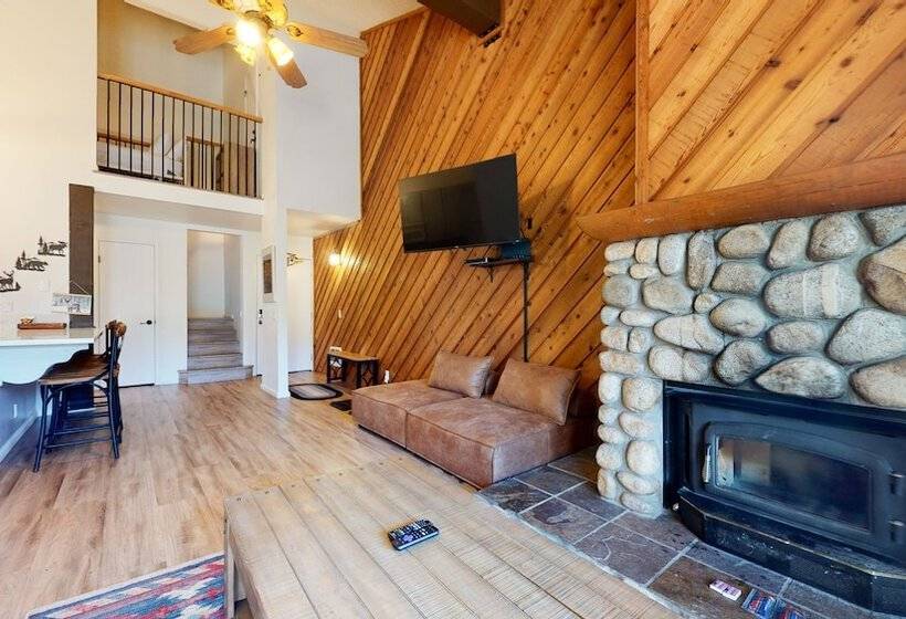 Crestview #2 Close To The Village, Near Year Round Outdoor Activities