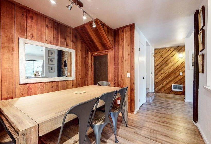 Crestview #2 Close To The Village, Near Year Round Outdoor Activities