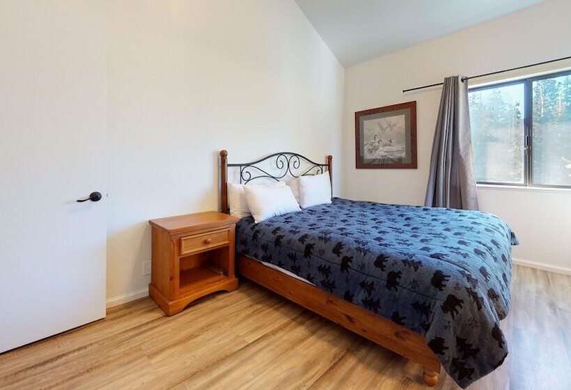 Crestview #2 Close To The Village, Near Year Round Outdoor Activities