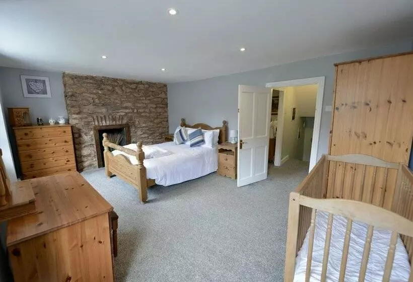 Delightful Period Cottage In The Heart Of Brixham