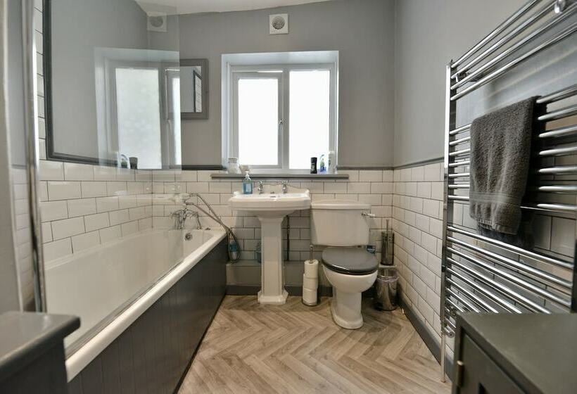 Delightful Period Cottage In The Heart Of Brixham