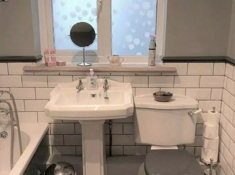 Delightful Period Cottage In The Heart Of Brixham