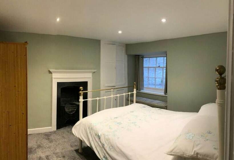 Delightful Period Cottage In The Heart Of Brixham