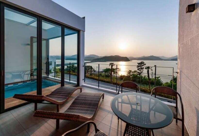 Goseong Oho Rock Pool Villa Pension