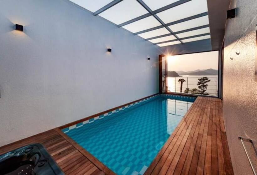 Goseong Oho Rock Pool Villa Pension