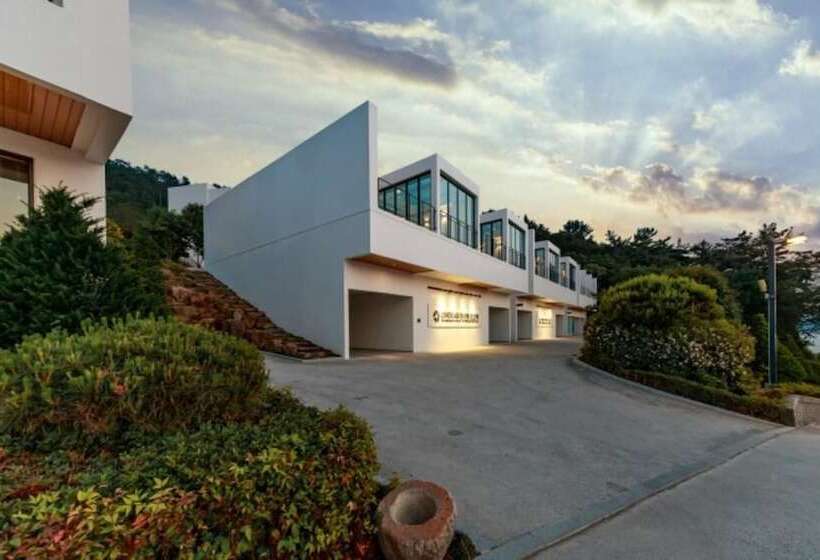 Goseong Oho Rock Pool Villa Pension