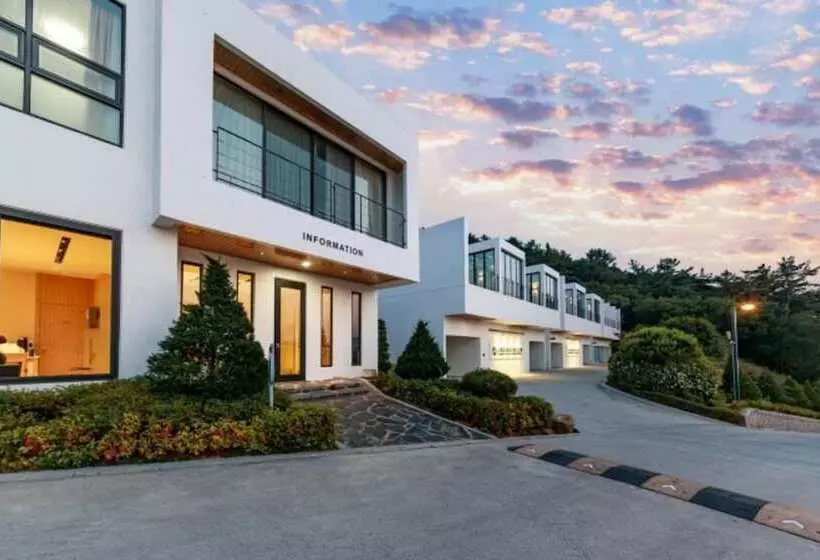 Goseong Oho Rock Pool Villa Pension