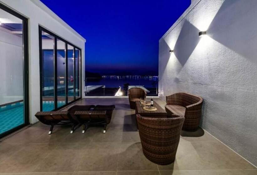 Goseong Oho Rock Pool Villa Pension