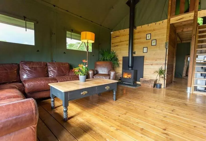 Hotelli Awe Inspiring Two Storey Tent