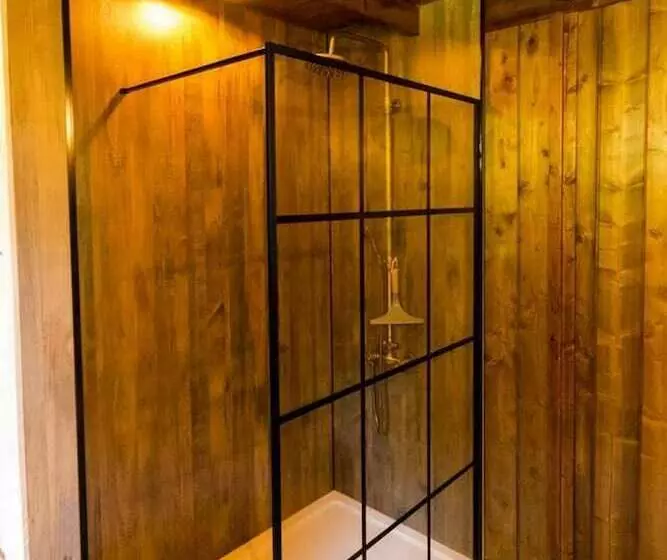 Hotelli Awe Inspiring Two Storey Tent