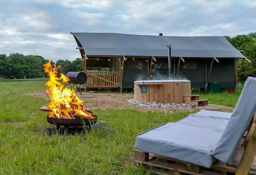 Hotelli Awe Inspiring Two Storey Tent